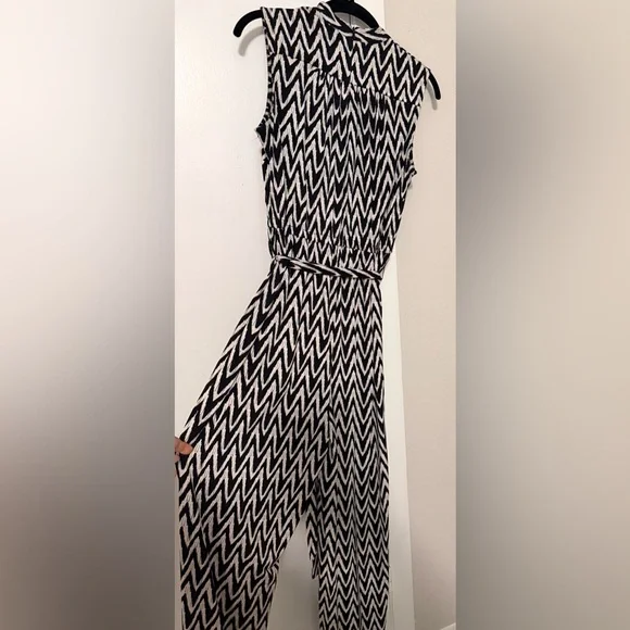 Donna Morgan Black & White Chevron Sleeveless Jumpsuit with Tie Waist - Picture 6 of 6